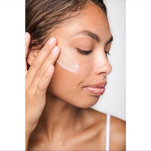 3/$20💗 Follain Replenish & Protect Moisturizer - Picture 2 of 11